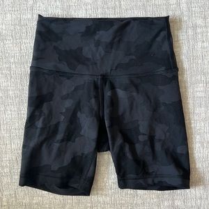Lulu Lemon Wunder Train High-Rise Short 6"